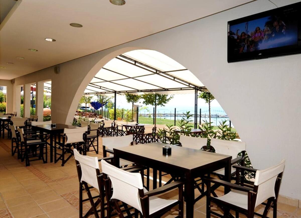אהלוי Quiet, Relax And Sand Beach Place With 4Star Service מראה חיצוני תמונה